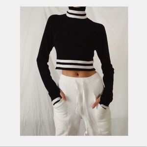 Cropped, turtle suede sweater